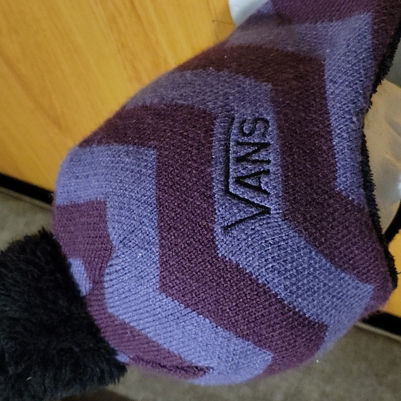 Vans Poof Ball Winter Hat - Picture 3 of 3